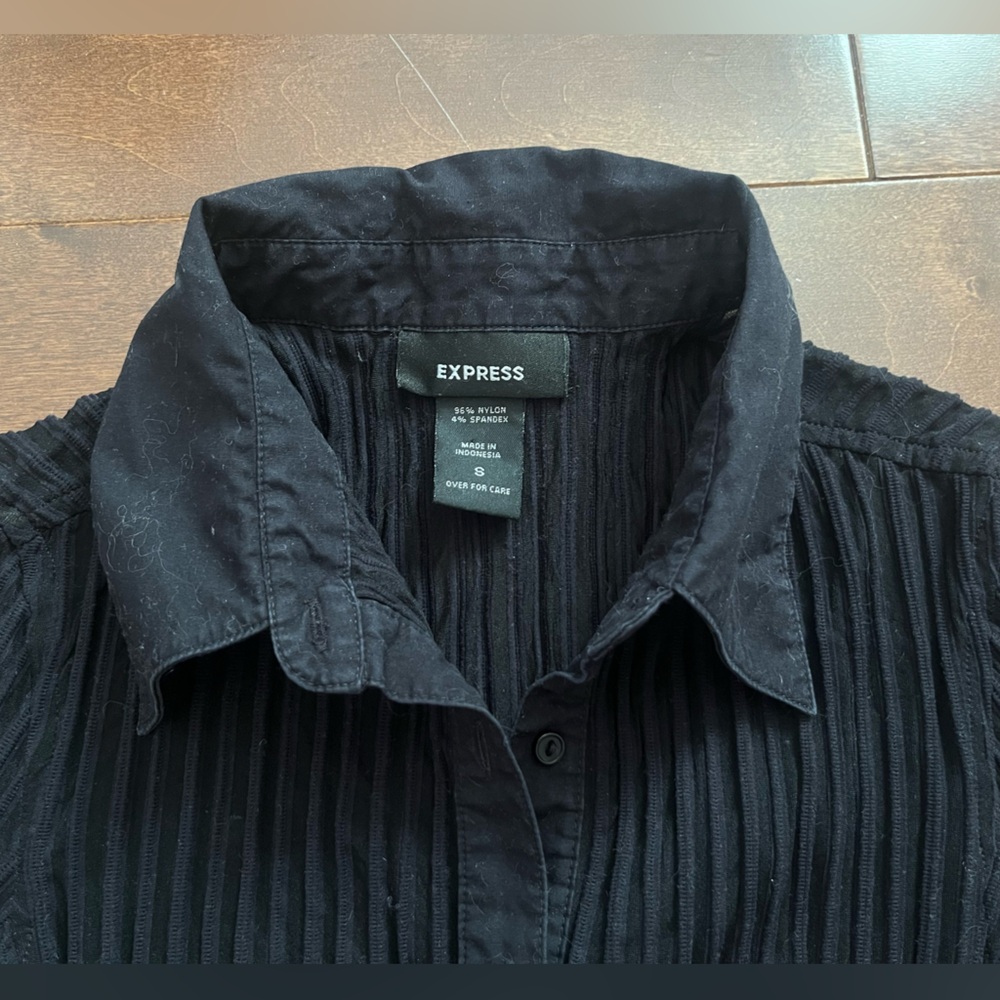 Express semi-sheer top - Picture 3 of 4